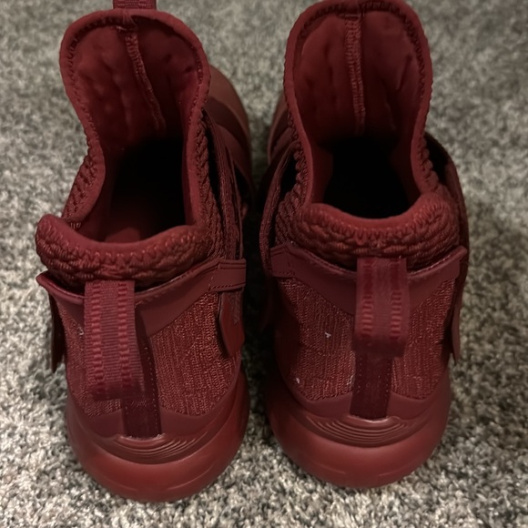 Nike shoes size 12 maroon in color wore once - Picture 5 of 5
